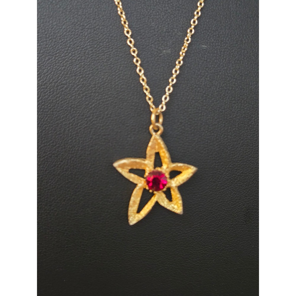 Gold Tone Textured Star Pendant Necklace Red Rhinestone Center Vintage